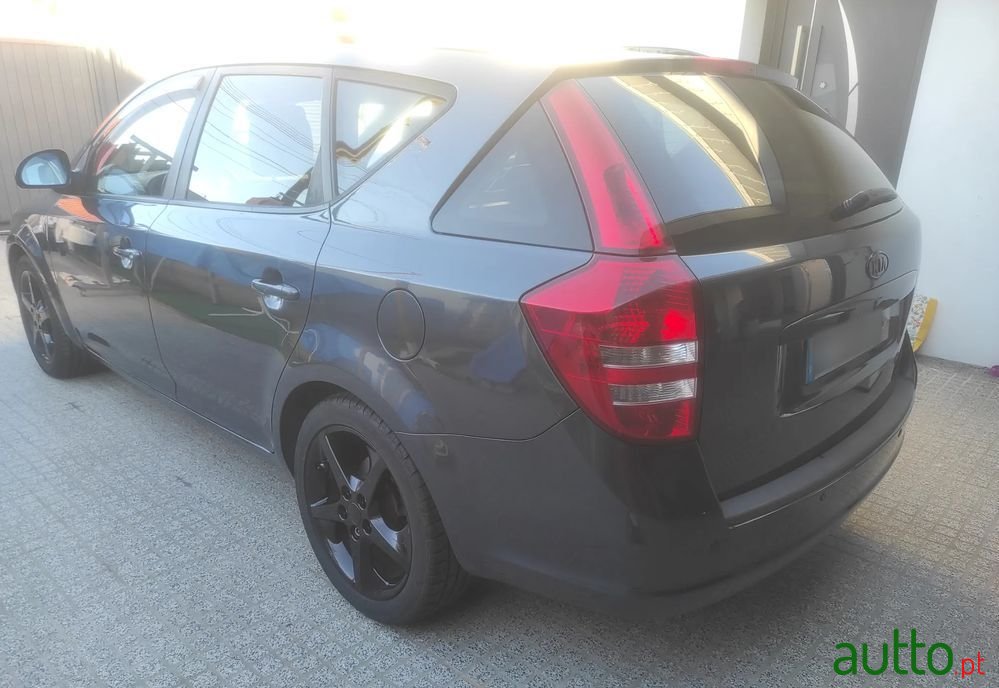 2009' Kia Ceed Sw photo #2