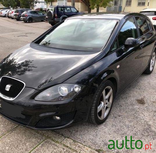 2010' SEAT Leon photo #2