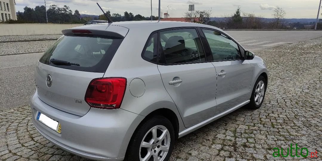 2010' Volkswagen Polo photo #2