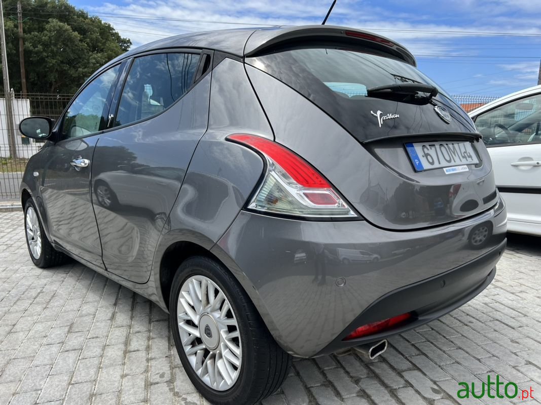 2014' Lancia Ypsilon photo #6