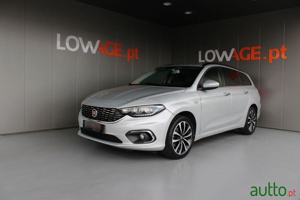 2020' Fiat Tipo Station Wagon photo #1
