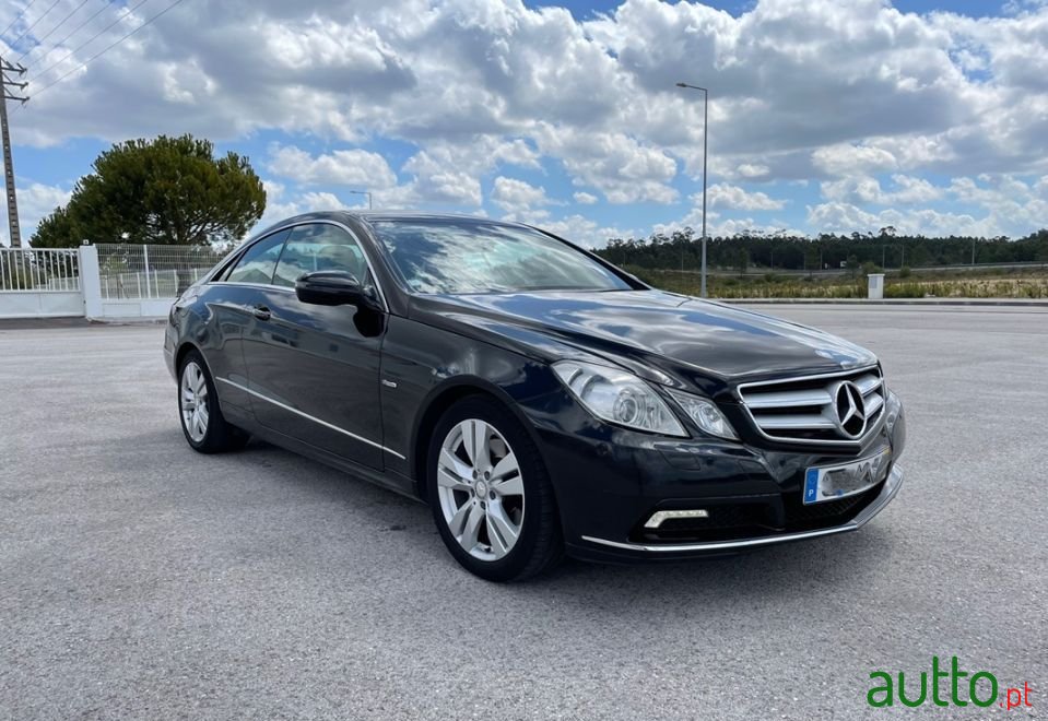 2010' Mercedes-Benz E-250 photo #1