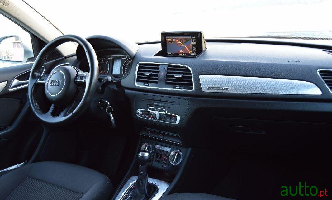 2011' Audi Q3 Quattro S-Tronic photo #2