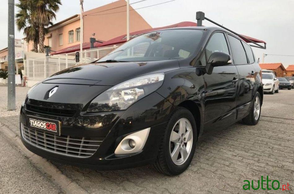 2009' Renault Grand Scenic photo #2