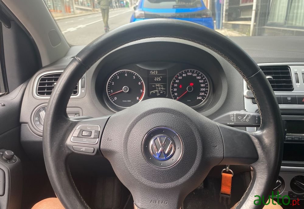 2012' Volkswagen Polo photo #5