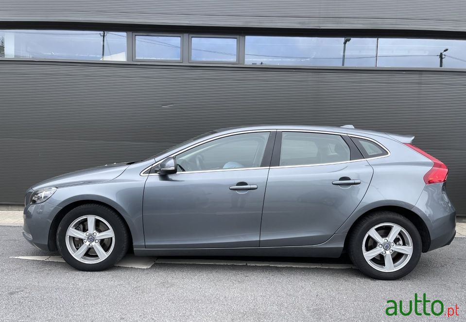 2016' Volvo V40 photo #5