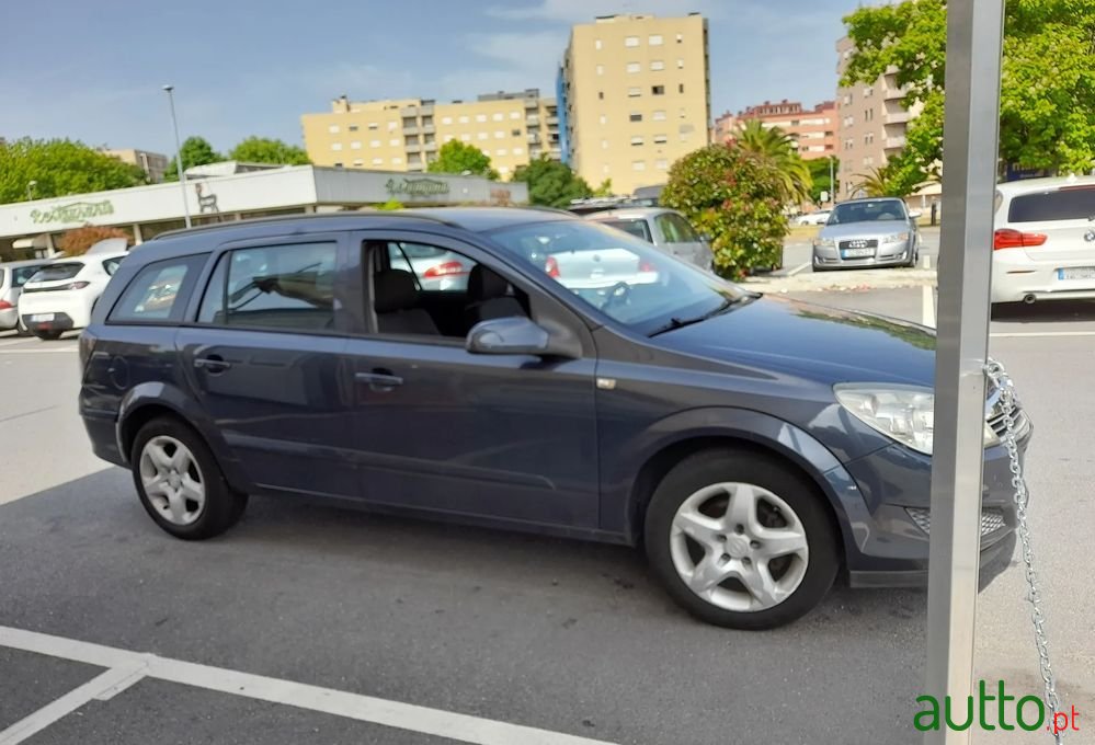 2007' Opel Astra Caravan photo #3