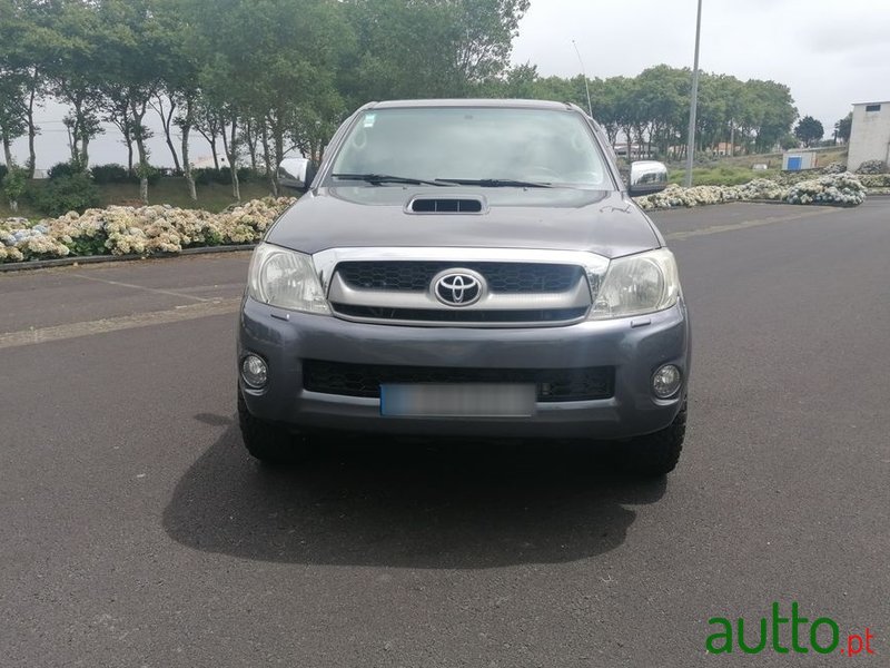 2011' Toyota Hilux photo #2