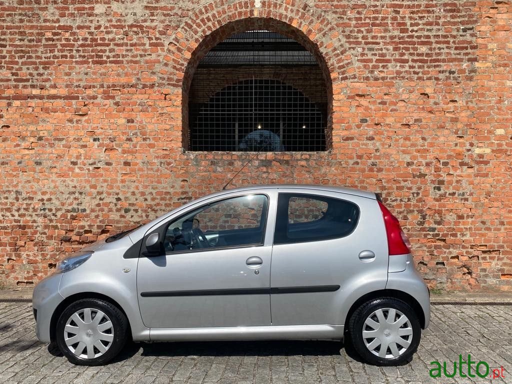 2011' Peugeot 107 photo #3