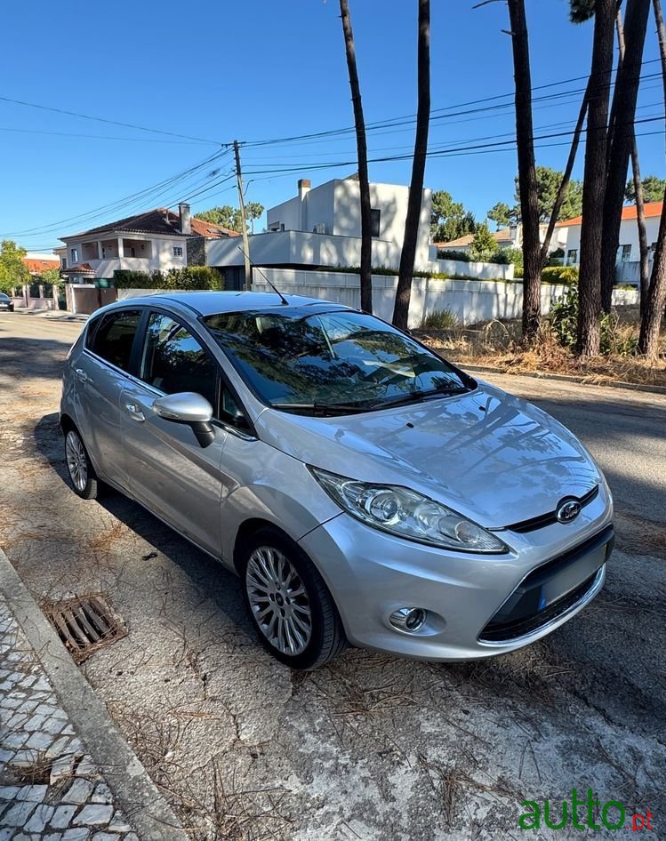 2011' Ford Fiesta 1.4 Tdci Techno photo #2