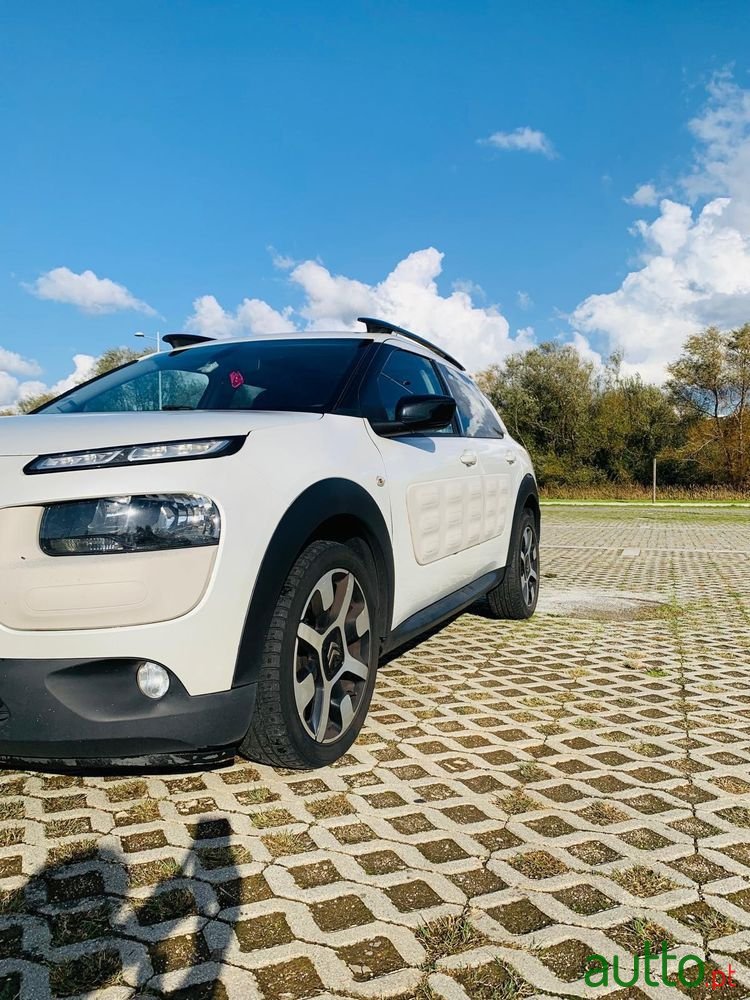 2016' Citroen C4 Cactus photo #5
