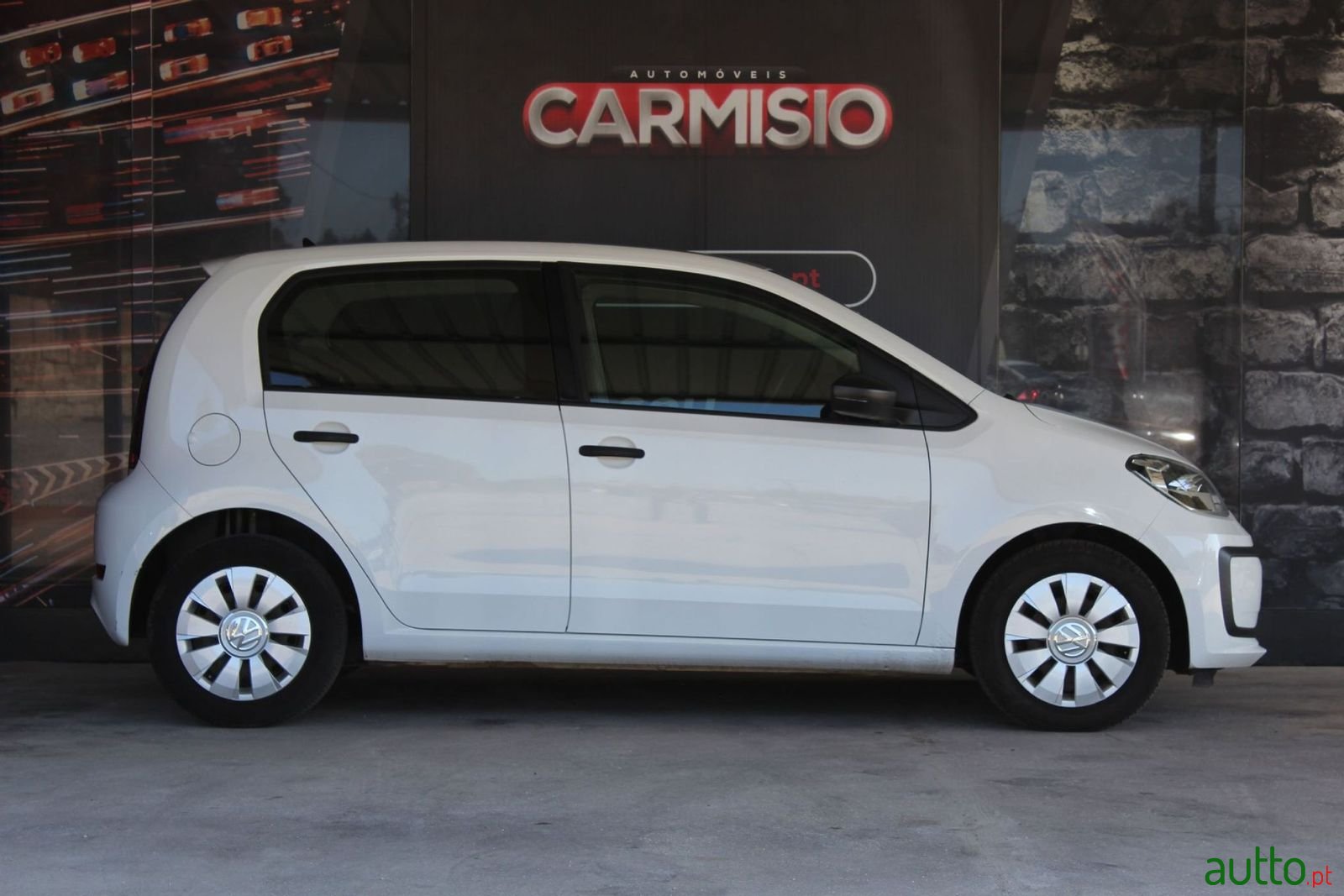 2017' Volkswagen Up photo #2