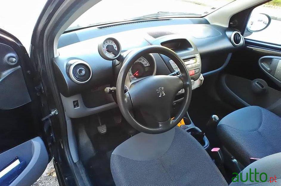 2006' Peugeot 107 photo #1