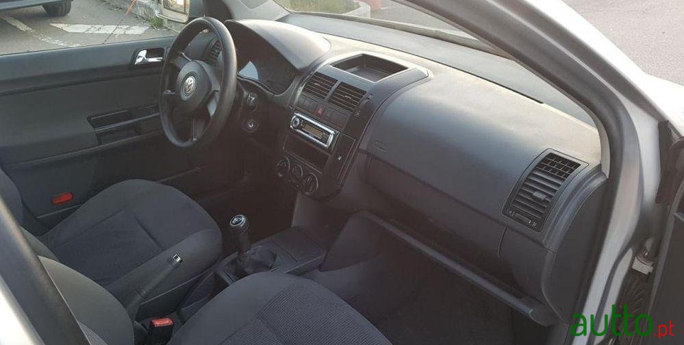 2006' Volkswagen Polo photo #2