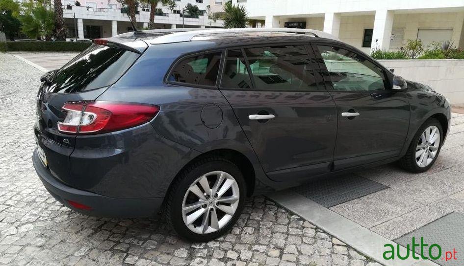 2011' Renault Megane Sport Tourer photo #4