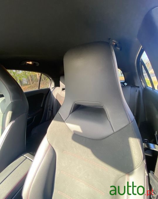 2019' Mercedes-Benz A-180 photo #5