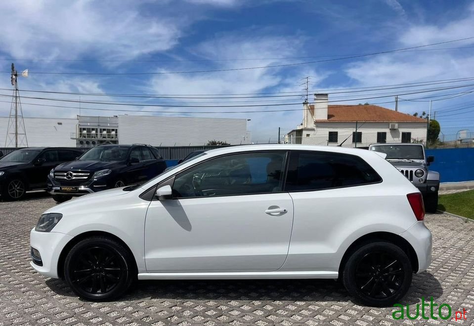 2014' Volkswagen Polo photo #6