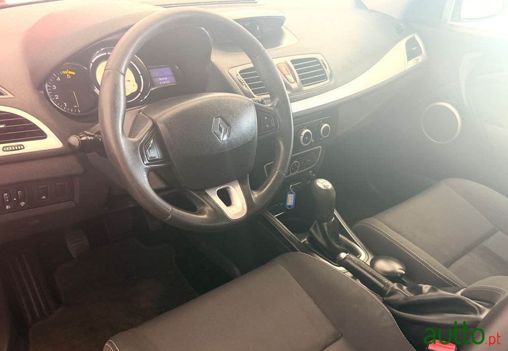 2010' Renault Megane Sport Tourer photo #5