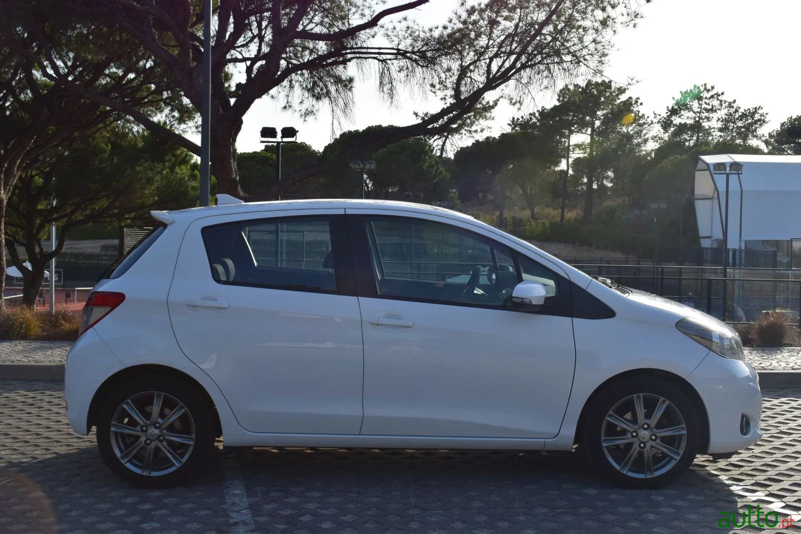 2014' Toyota Yaris photo #4