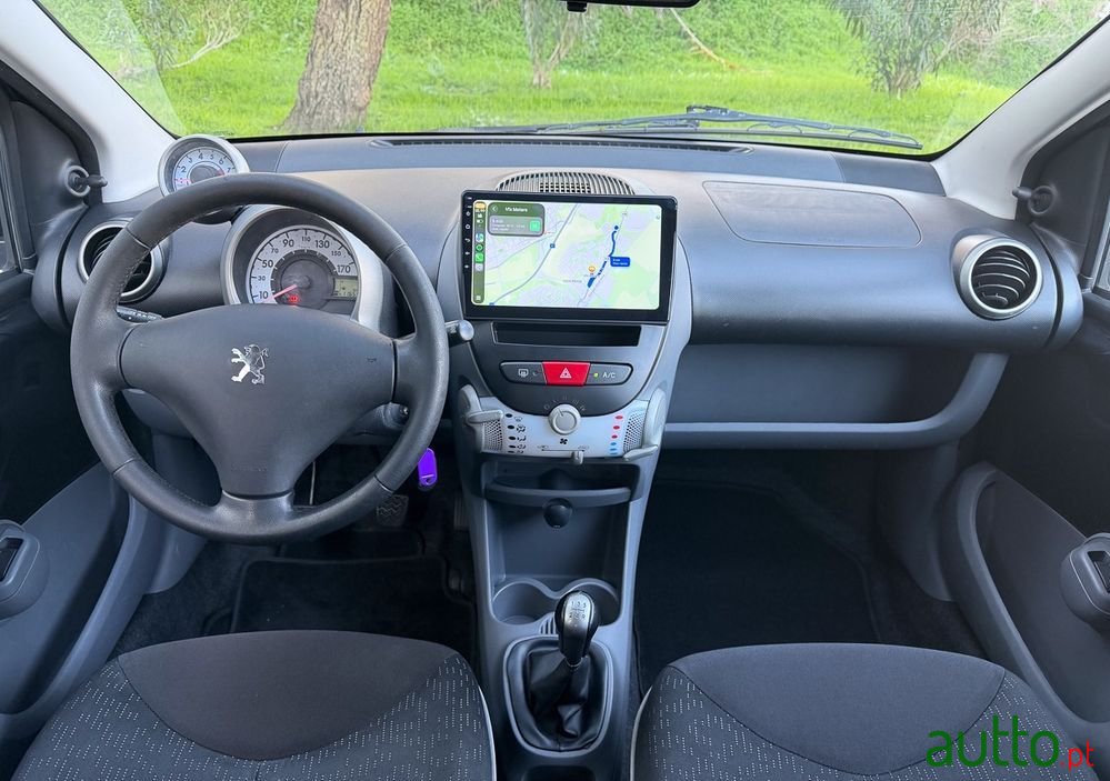 2010' Peugeot 107 1.0 Trendy E4 photo #4