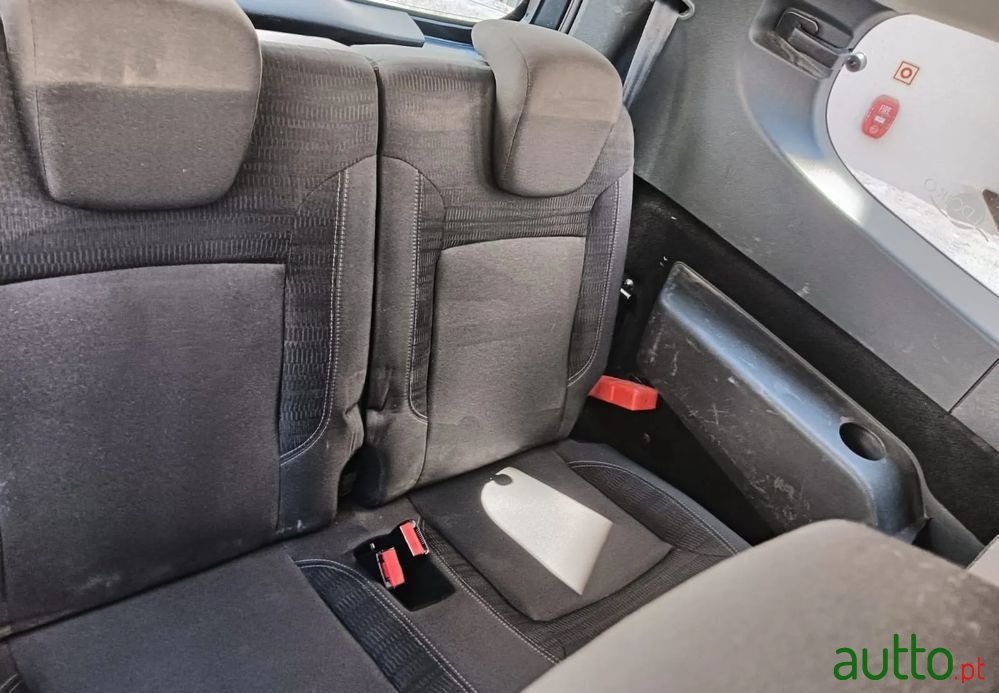 2013' Dacia Lodgy photo #4