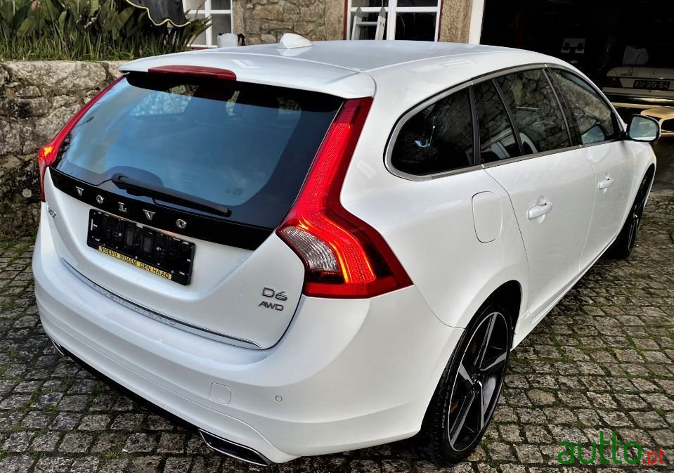 2013' Volvo V60 Awd photo #2