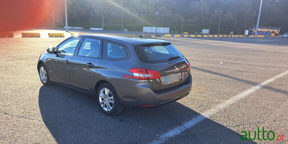 2017' Peugeot 308 Sw photo #2