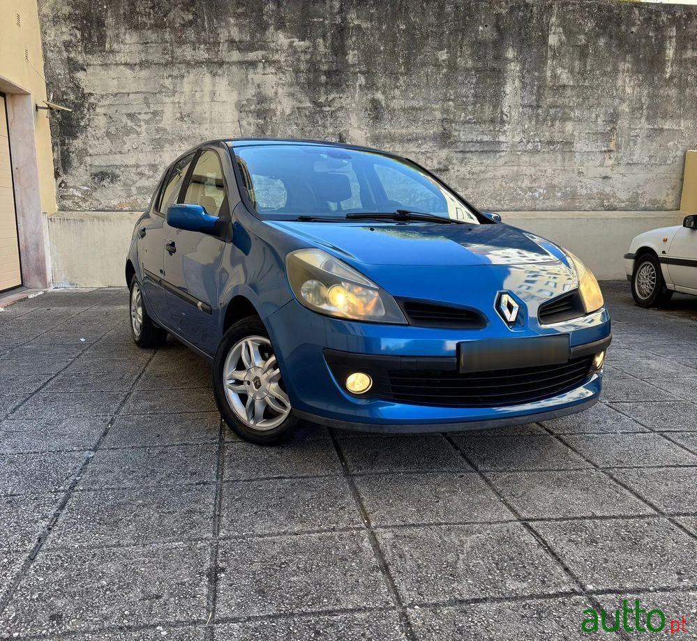 2006' Renault Clio photo #1