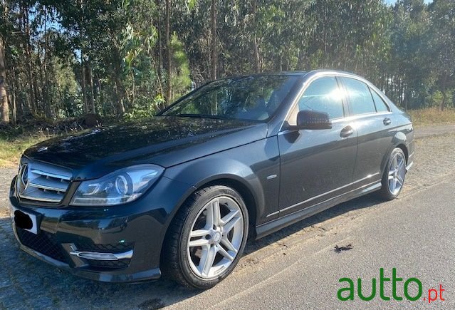 2011' Mercedes-Benz C-220 photo #2