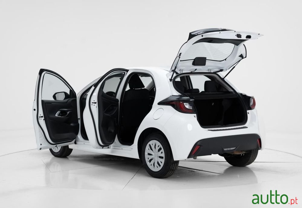 2022' Toyota Yaris photo #4