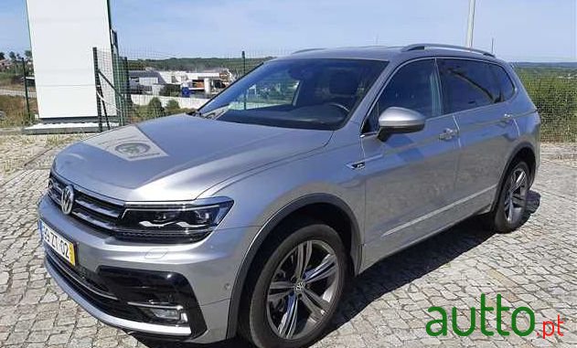 2020' Volkswagen Tiguan Allspace photo #4