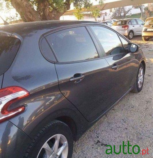 2014' Peugeot 208 photo #1