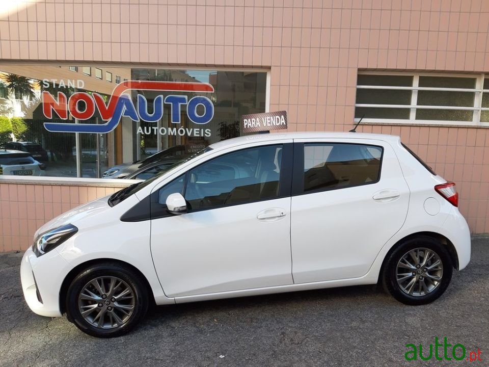 2017' Toyota Yaris photo #5