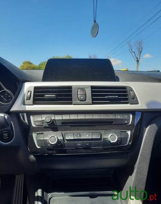 2015' BMW 316 D photo #3