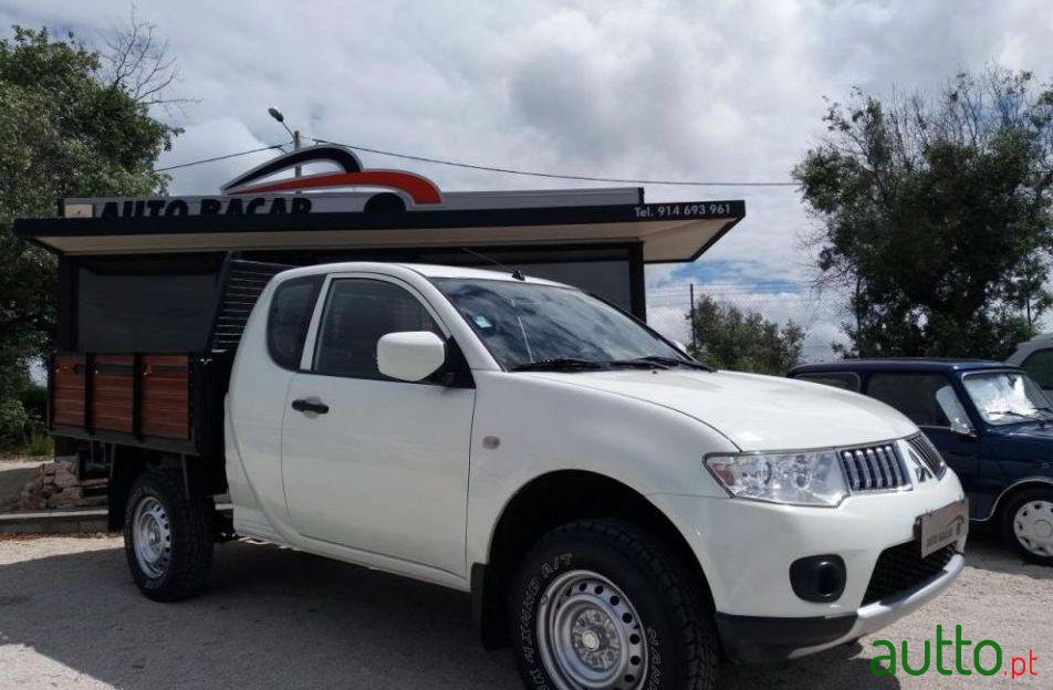 2012' Mitsubishi L200 photo #1