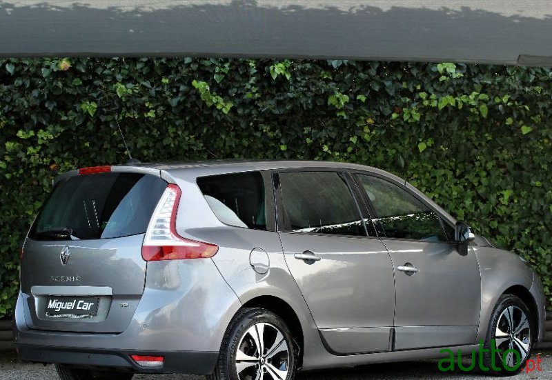 2012' Renault Grand Scenic photo #4