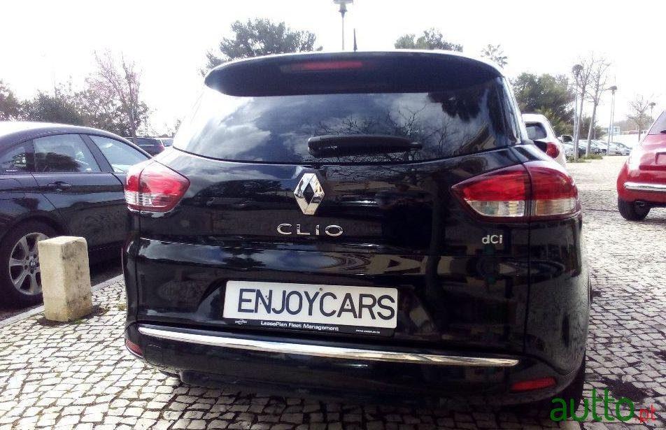 2017' Renault Clio Sport Tourer photo #1