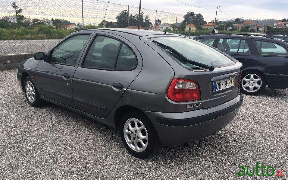 2001' Renault Megane photo #1