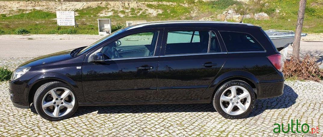 2005' Opel Astra Caravan photo #4