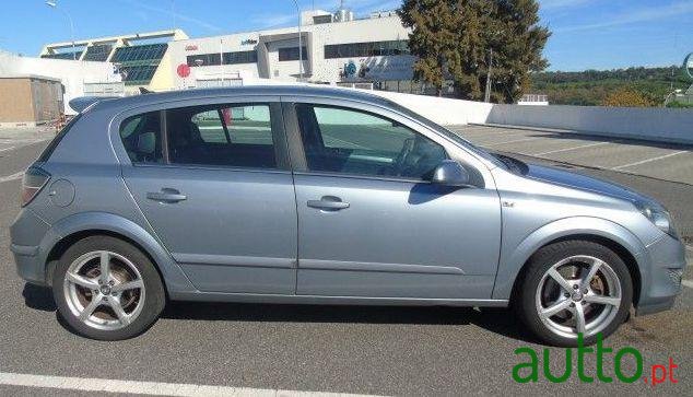 2008' Opel Astra photo #1