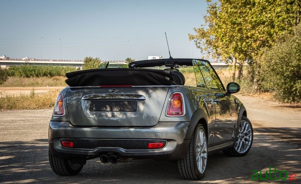 2009' MINI Cabrio Cooper S photo #5