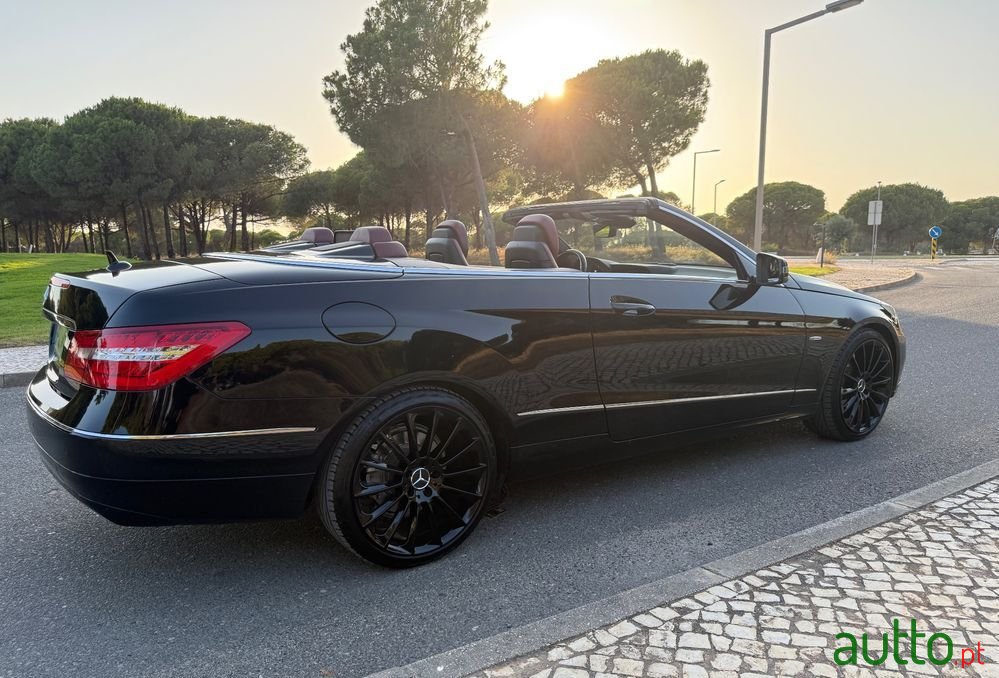 2011' Mercedes-Benz Classe E photo #5