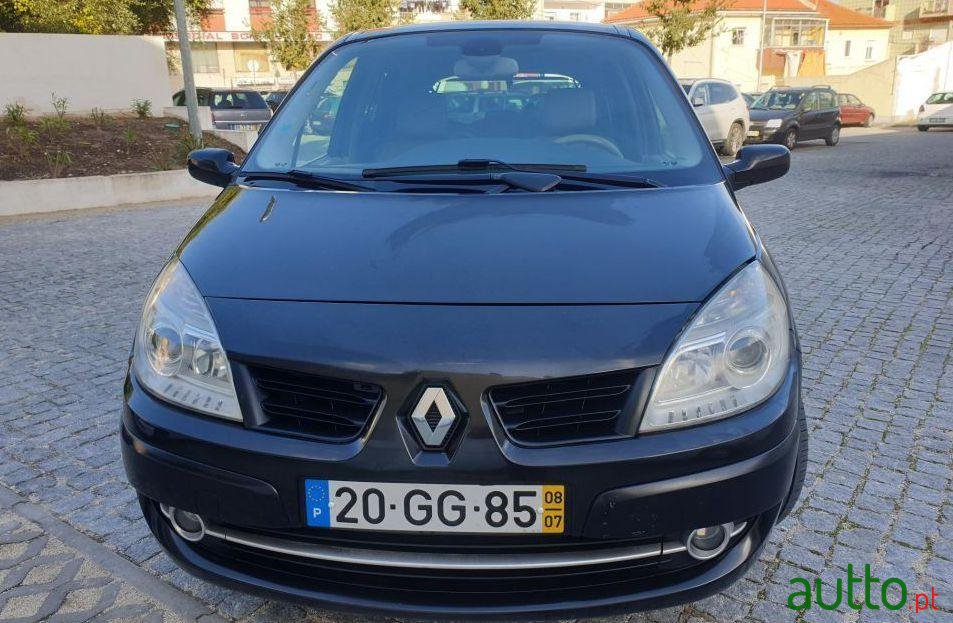 2008' Renault Grand Scenic photo #1