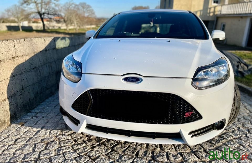 2013' Ford Focus photo #2