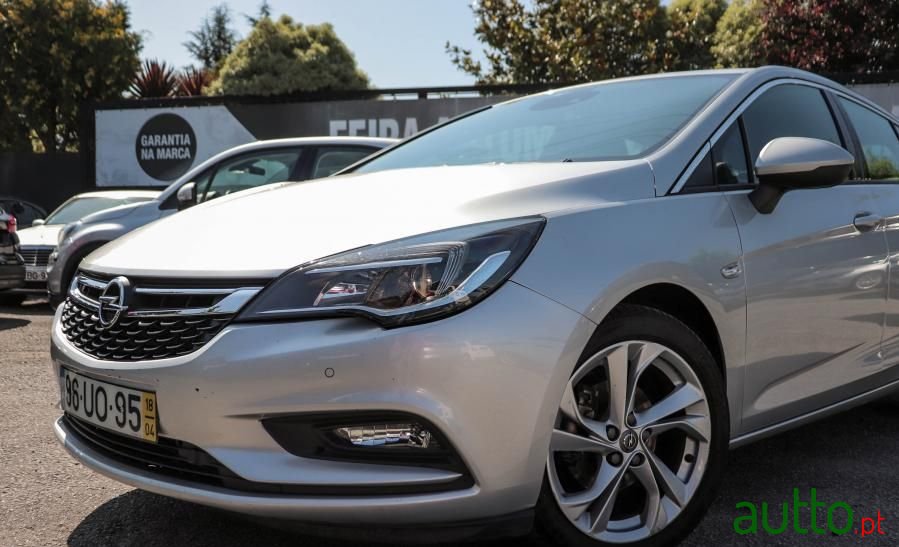 2018' Opel Astra photo #3