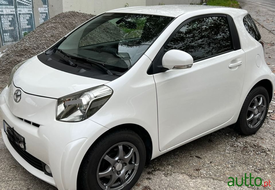 2010' Toyota iQ photo #3