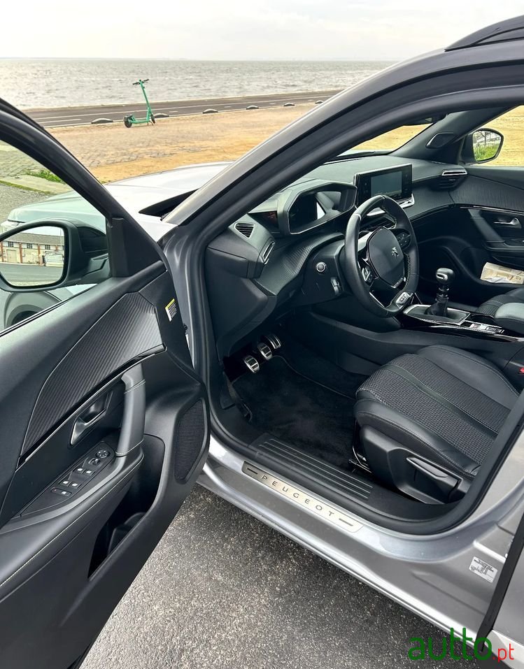 2021' Peugeot 2008 1.5 Bluehdi Gt photo #6