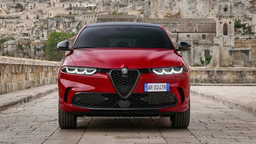 Once Again, Stellantis Halts Production of Several Cars Because of Poor Demand