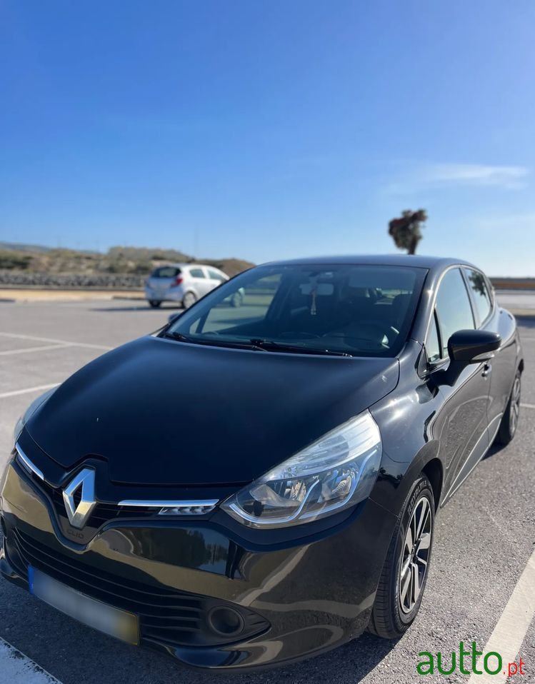 2014' Renault Clio photo #2