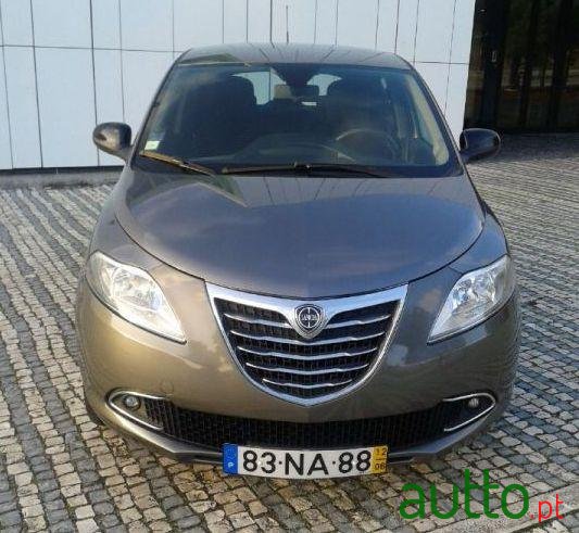 2012' Lancia Ypsilon 1.2 S&Amp photo #3